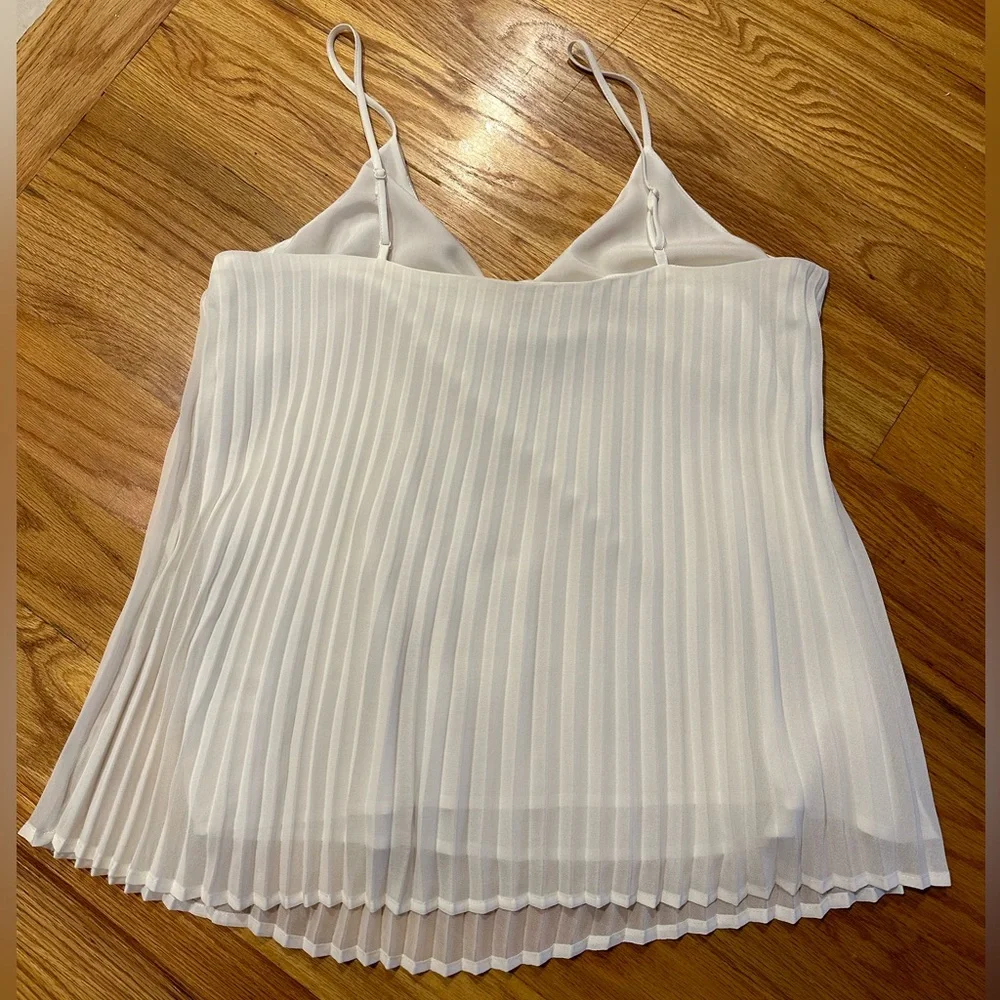 White tank top - Picture 2 of 6